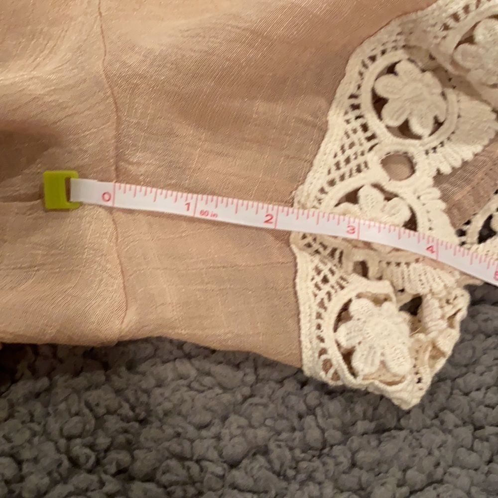 2Tee Couture Tan Lace Shorts Size Small - Picture 3 of 9
